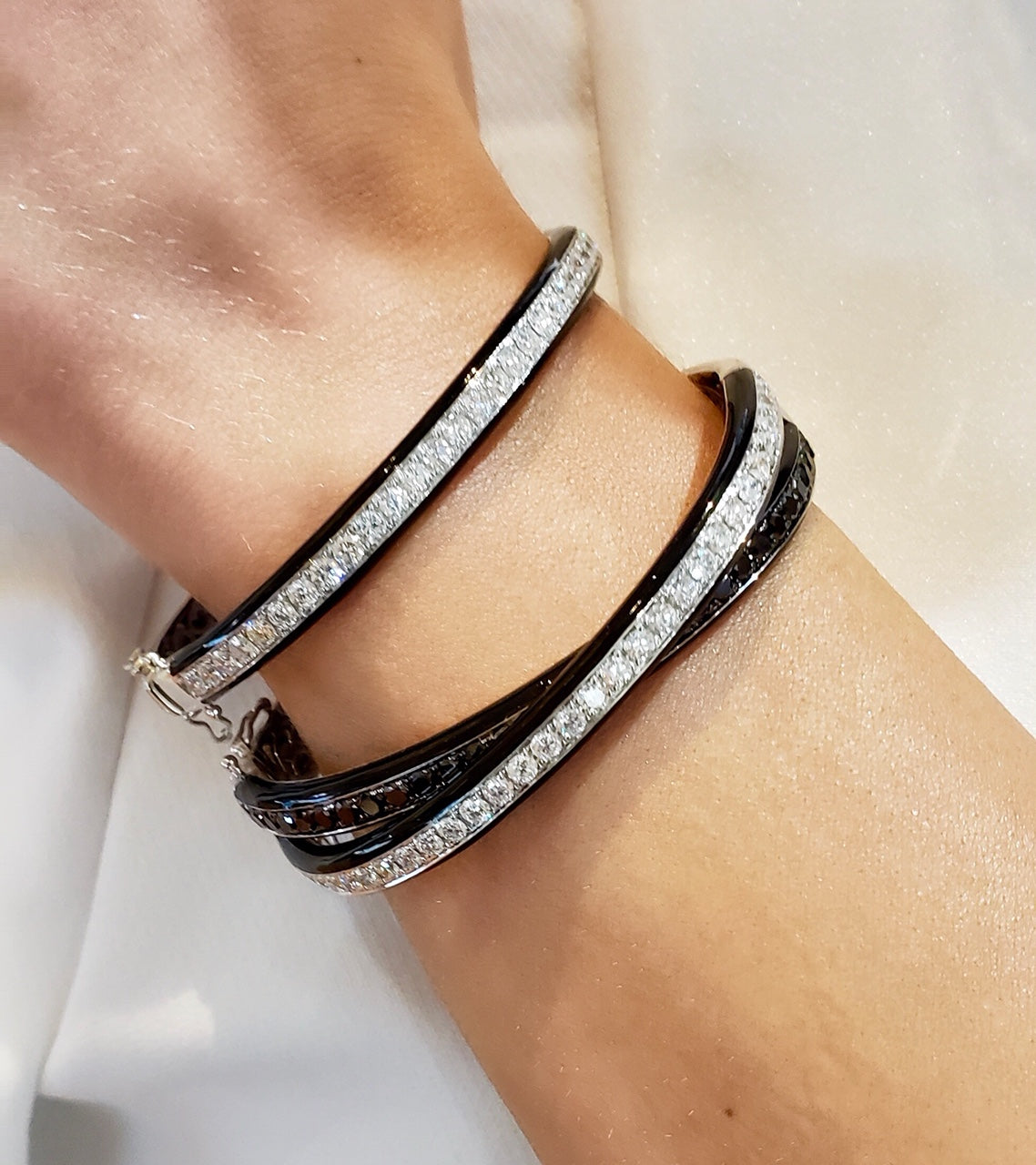 Single Diamond & Enamel Bangle