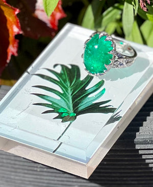 Emerald Cabochon & Diamond RIng