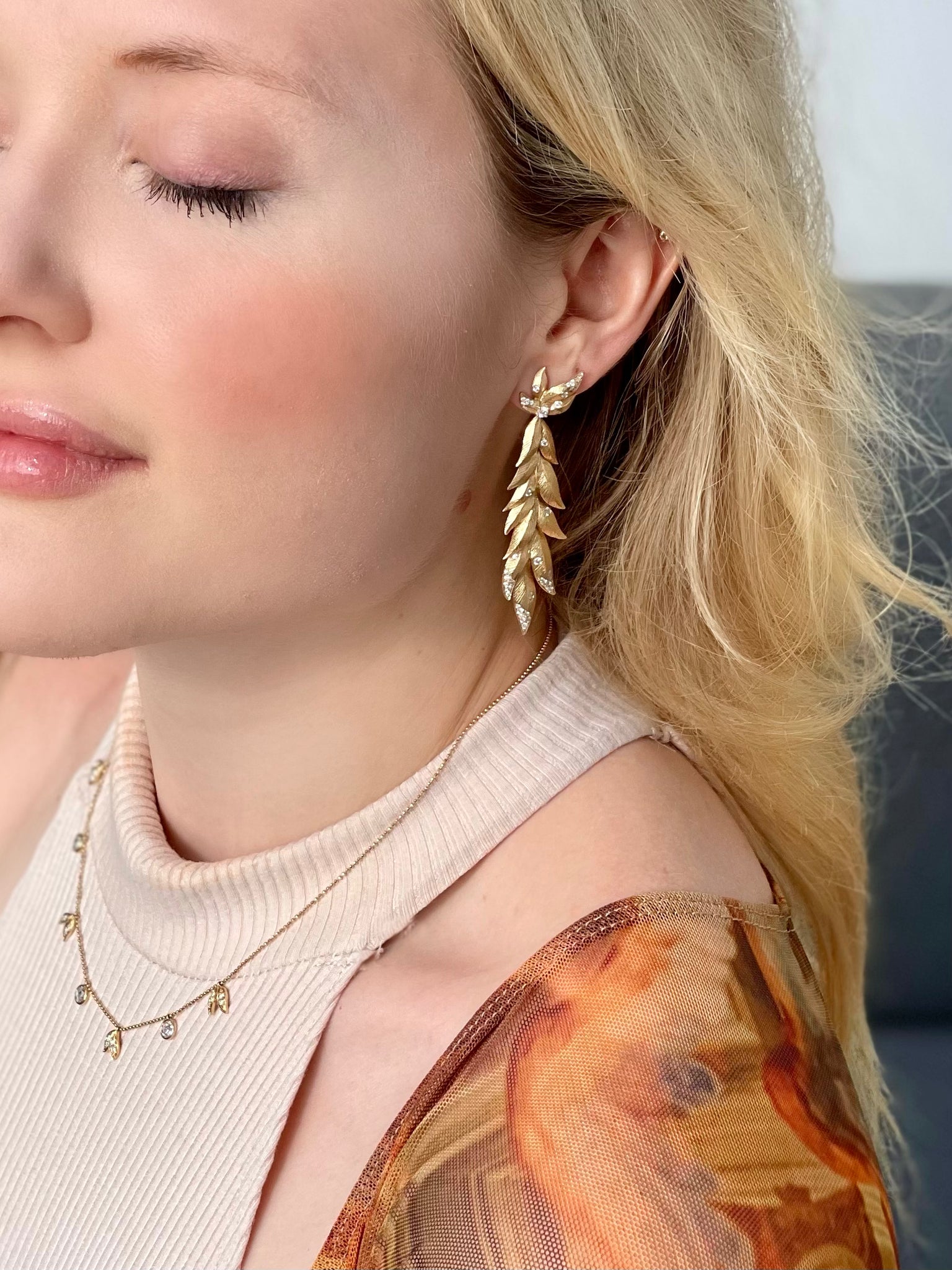 Champagne Diamond Adjustable Folha Necklace